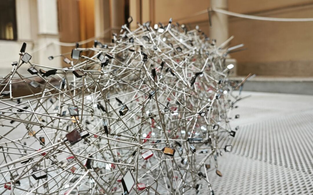 Joyería para arquitectura. Redes de luz y movimiento en el aire